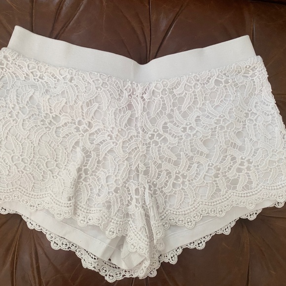 Lily Pulitzer Lace Shorts - Picture 1 of 3